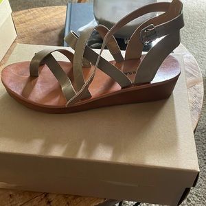 Lucky Wedge Heel